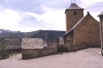 Mont village en valle du Louron (Htes-Pyrnes) SB